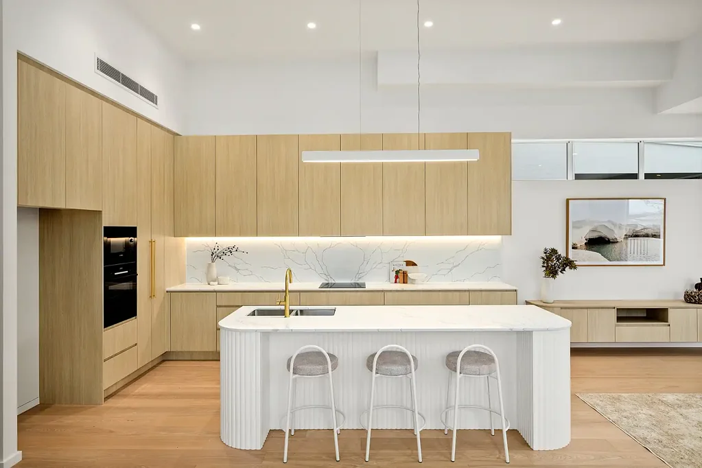 Balgownie 3房 豪华 Torrens title 住宅，近邻村庄 Luxurious Torrens title residence with village proximity