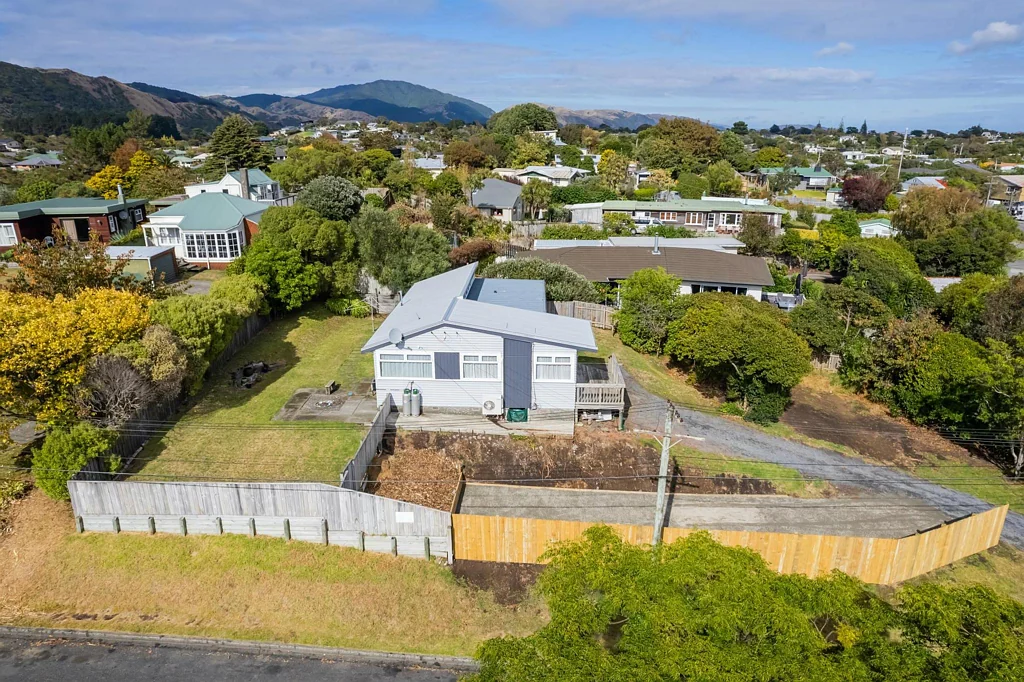 Raumati Beach 3غرفة نوم Smart Buying in a Prime Raumati Location
