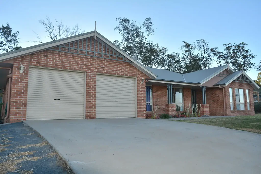 Spacious Family Living in Hodgson Vale!