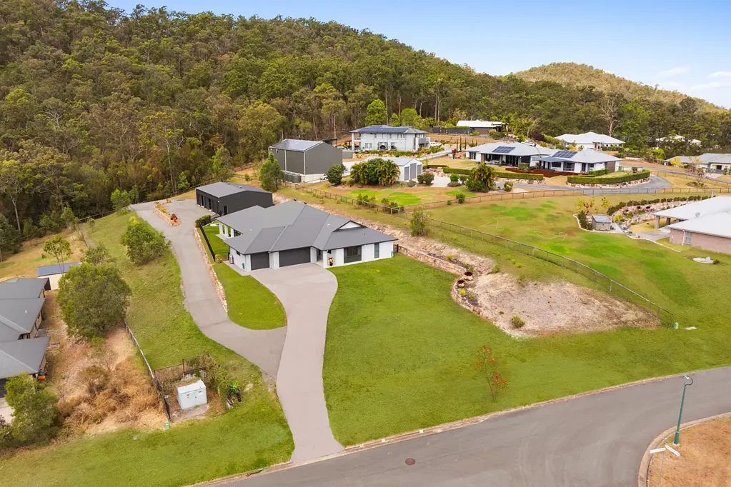 Maudsland 4Kwarto Family Living and Serious Shed Space in Tuxedo Junction