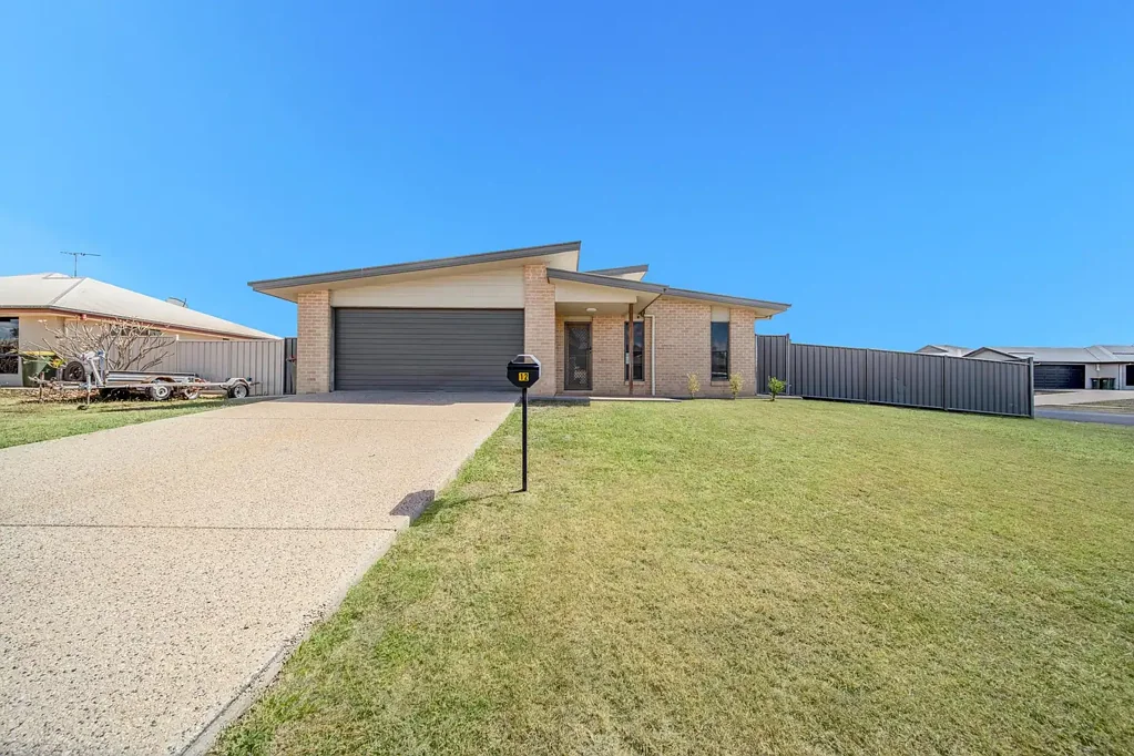 Emerald 4房  Beautiful Family Home in Blue Gums Estate