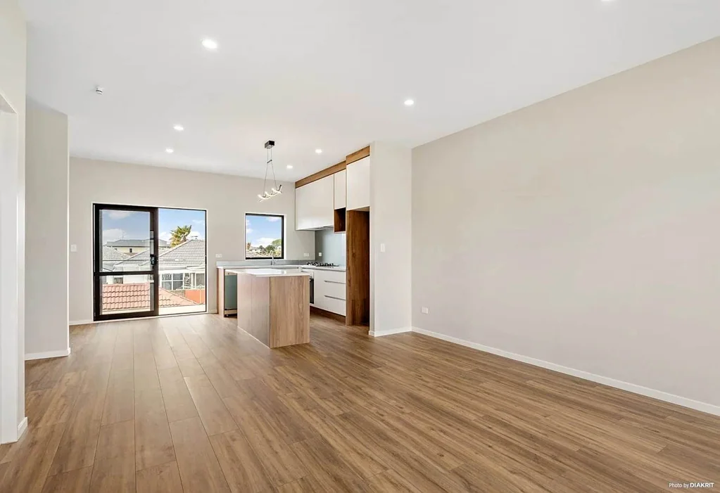 Modern, Convenient Living in the Heart of Papa...