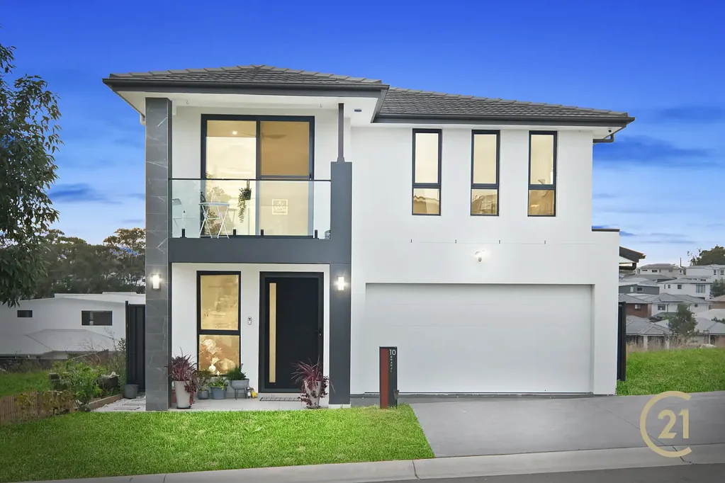 Box Hill 5 Bedroom Luxury Family Living with Two Ensuites in the Heart of Box Hill