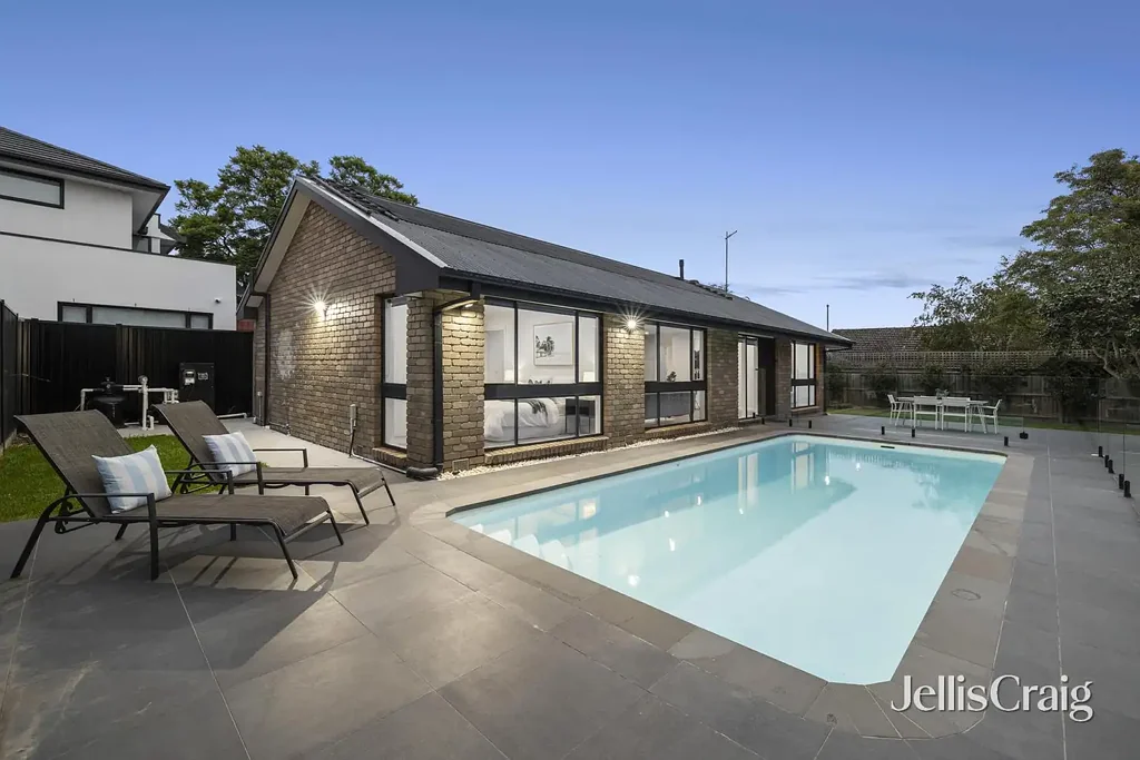 Bentleigh 3ห้องนอน A poolside secret with renovated flair