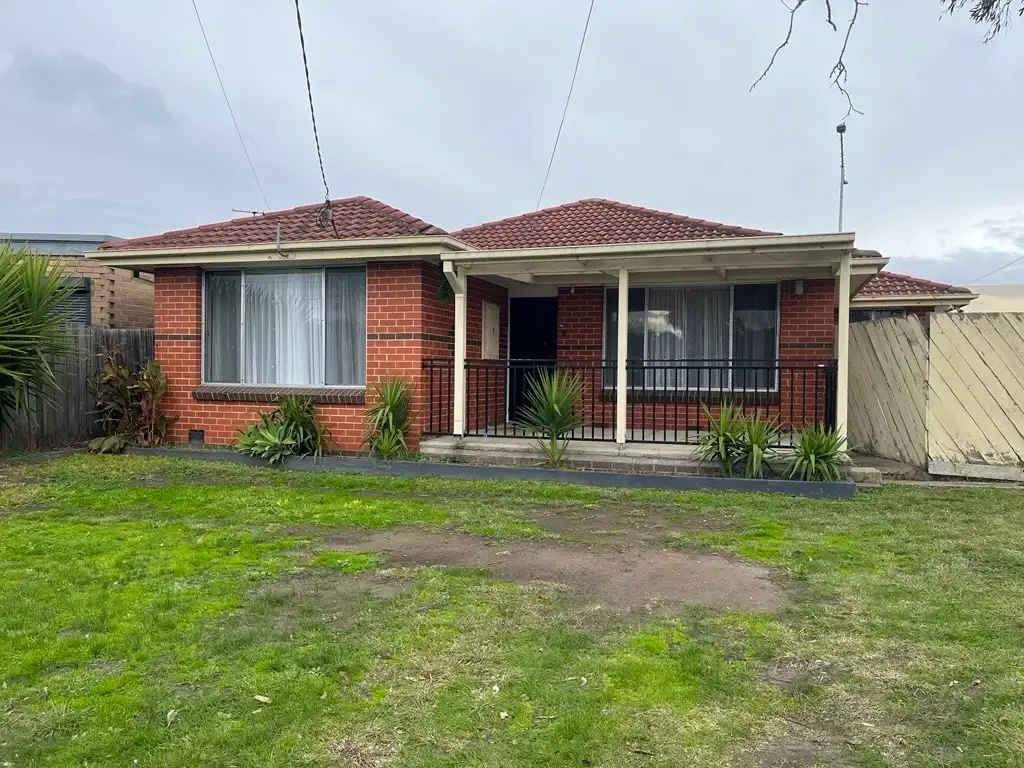 GLADSTONE PARK PRIME LOCATION