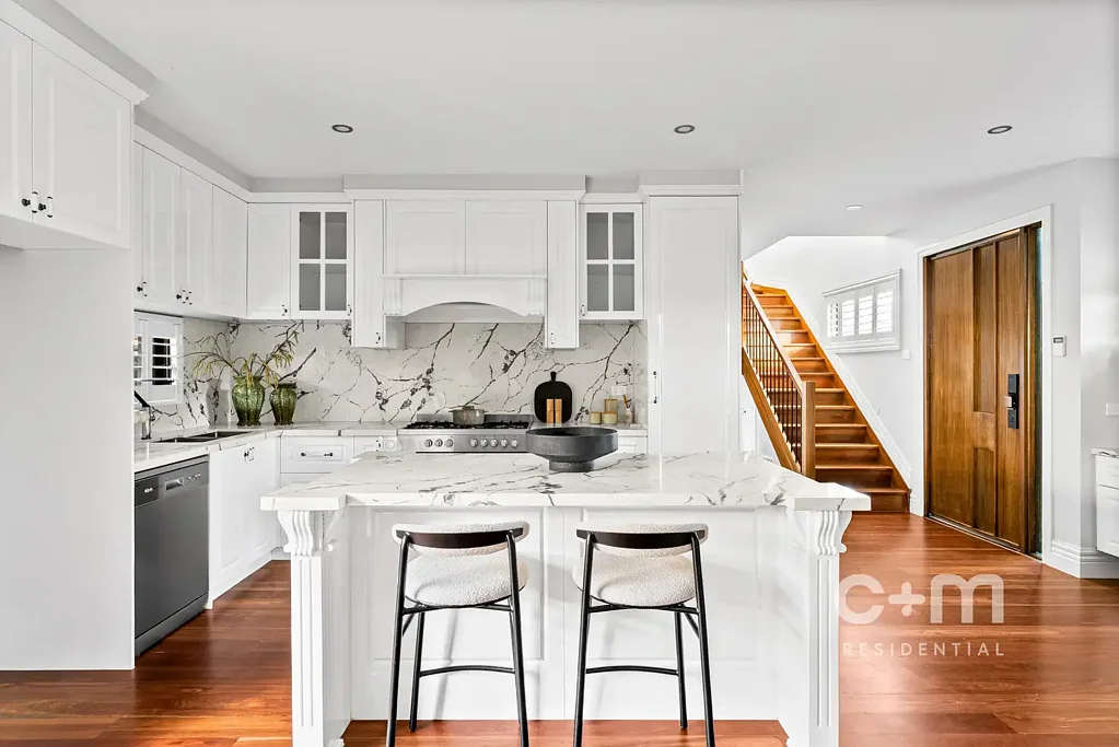 Oak Park 4ਬੈੱਡਰੂਮ Big on Space, Big on Lifestyle, Zoned for Strathmore