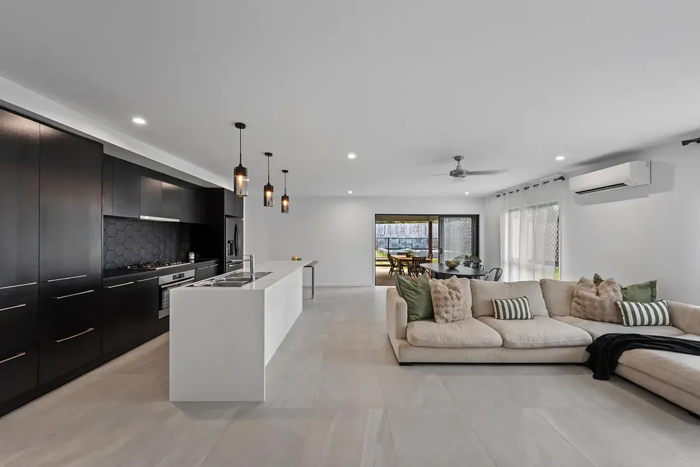 Landsborough 4 Bedroom Spacious Family Home with Pool & Side Access!