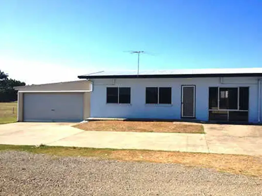 3 Bedroom Spacious & Convenient Living in the Heart of Andergrove!