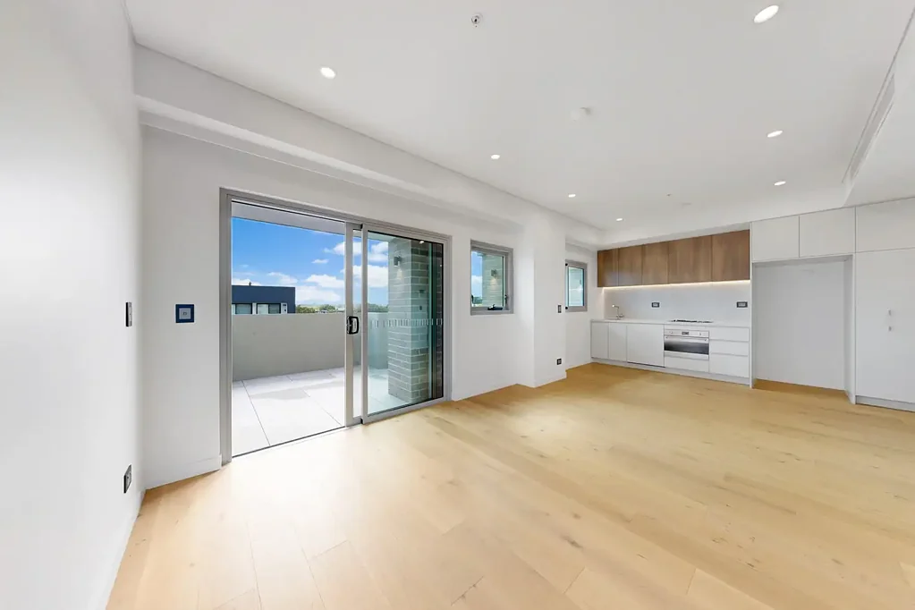 Near New Deluxe Studio Apartment With Oversized Balcony Terrace In Convenient Location