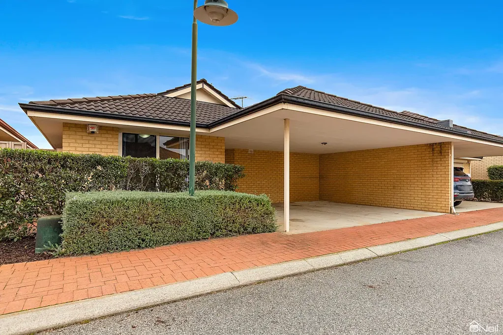 Seville Grove 3Moenga Super Classy Villa where you can walk to Everything!