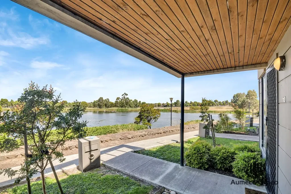 SUPERIOR LAKE VIEW TOWNHOUSE