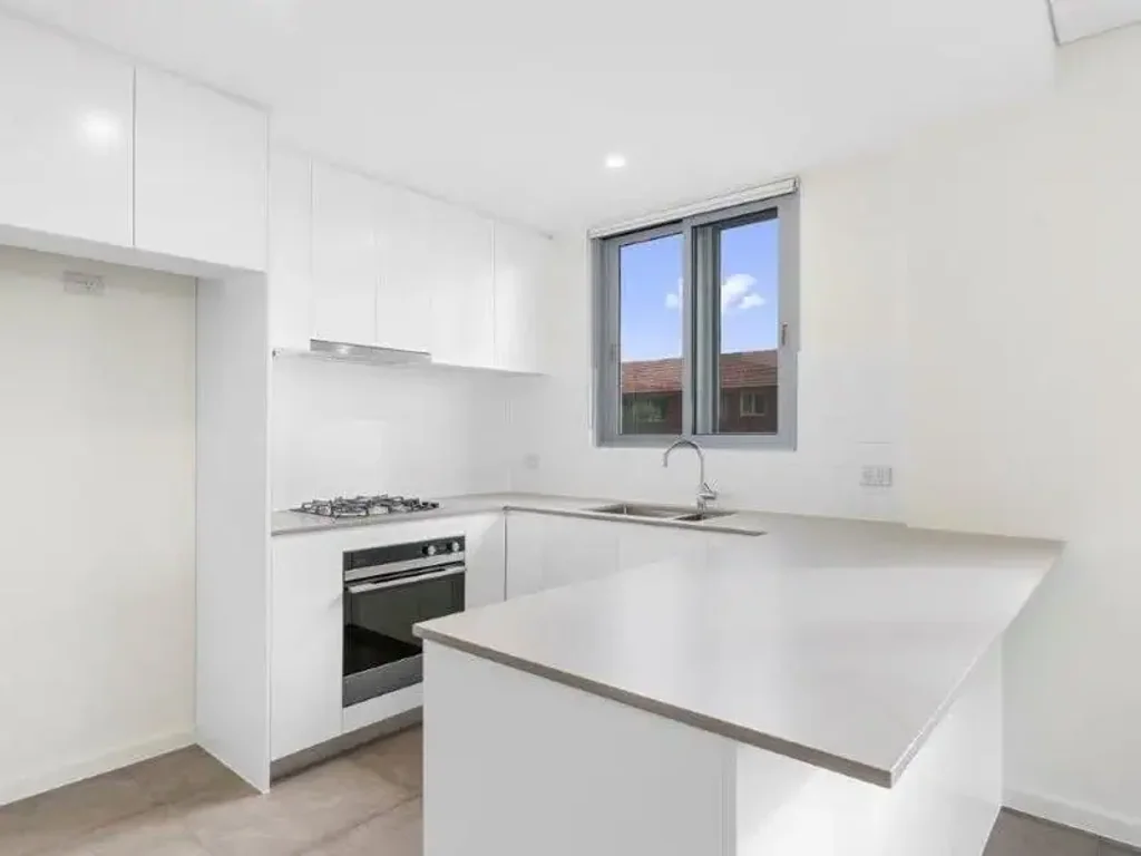 LARGE 2 BEDROOM APARTMENT FOR LEASE IN MARRICKVILLE