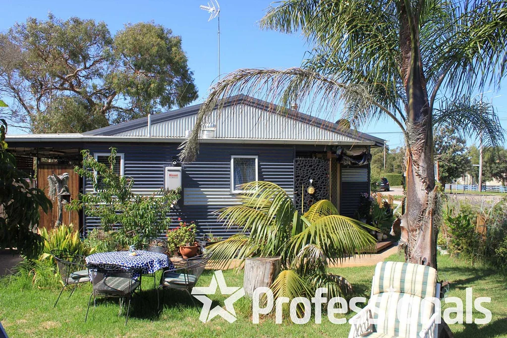 Loch Sport 3 Bedroom Now $495,000 - A Must-See Coastal Gem! Motivated to SELL! 
Extensively Upgraded Getaway in Sought-After Loch Sport!
