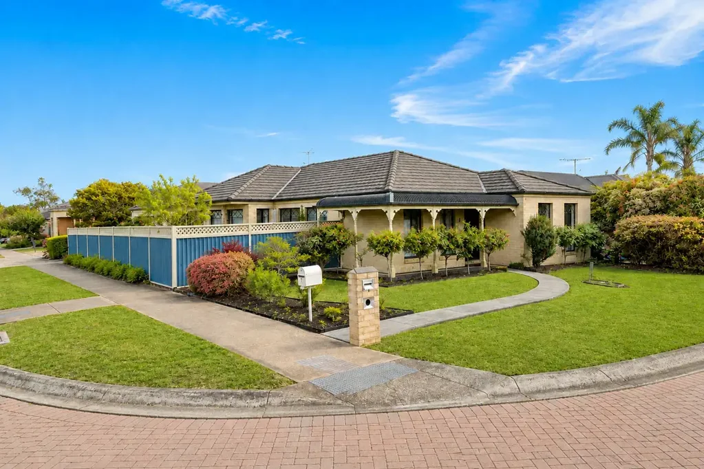 Pakenham 4ਬੈੱਡਰੂਮ Feature Packed Family Living in the Heart of Lakeside!!