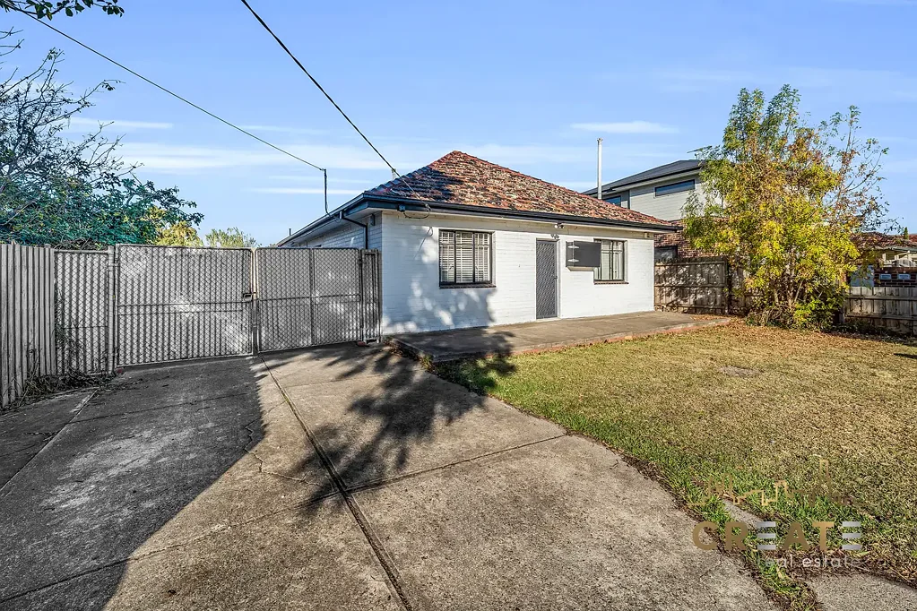 SPACIOUS FAMILY HOME NEXT TO ARDEER COSTCO