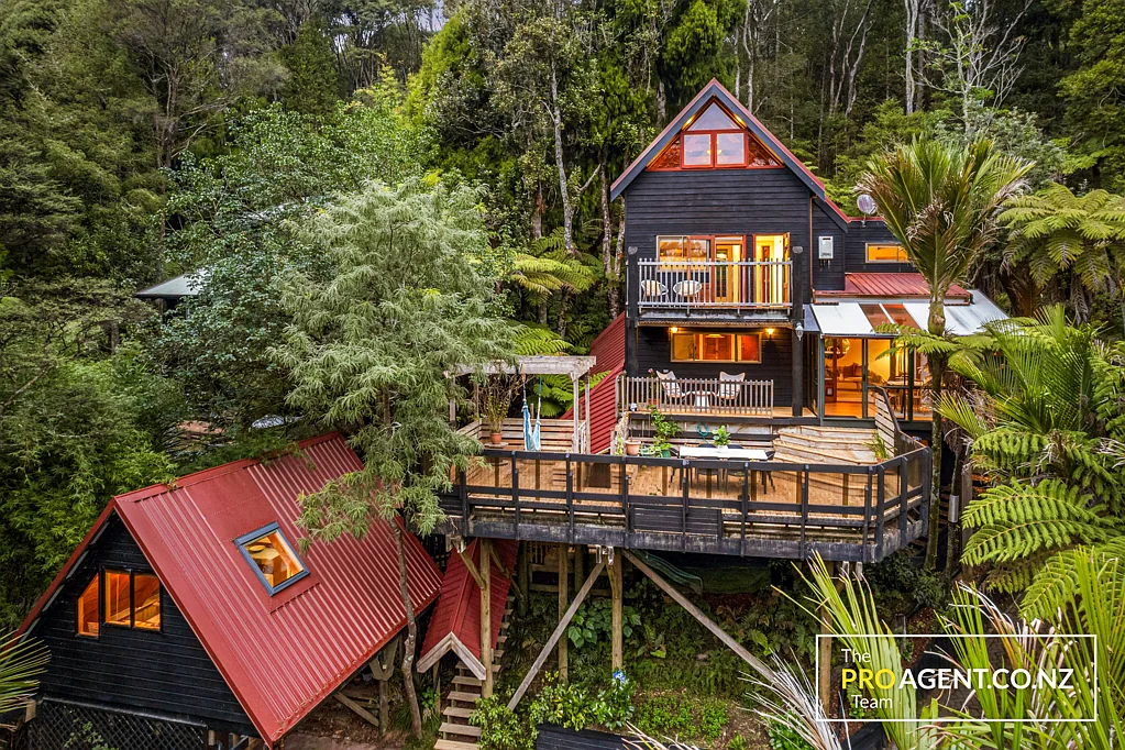 175 Laingholm Drive, Laingholm, Waitakere City, Auckland