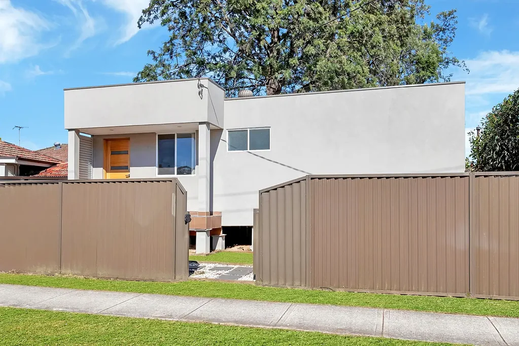 Modern granny flat with air-conditioning, great location!