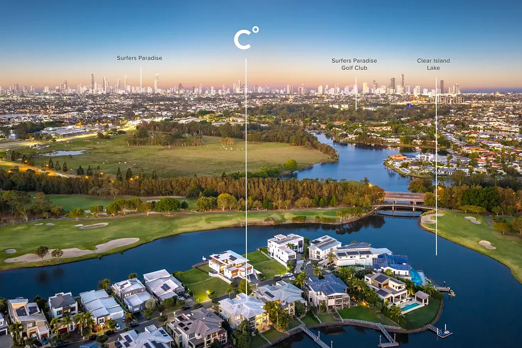 Merrimac 4બેડરૂમ Executive Villa on Water with Golf Course Views & Hinterland Views