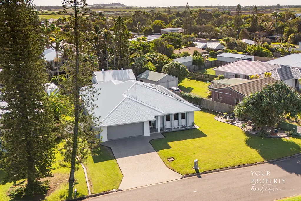 Innes Park 4침실 Escape to the Coast: Beautiful Home Just a Block from the Ocean.