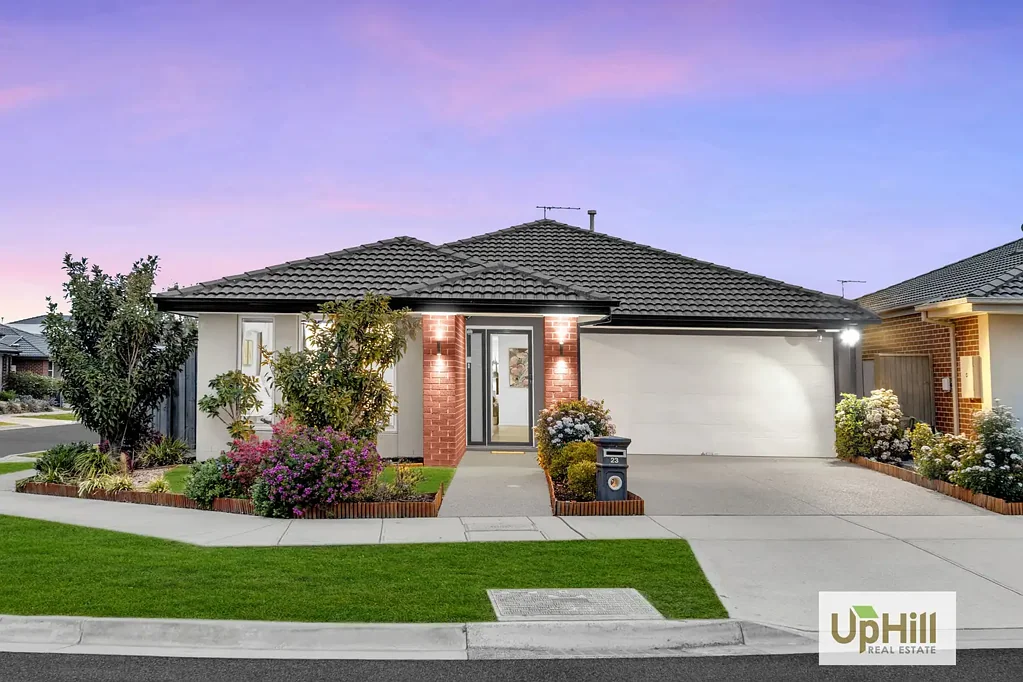 23 Walhallow Drive, Clyde North, VIC 3978