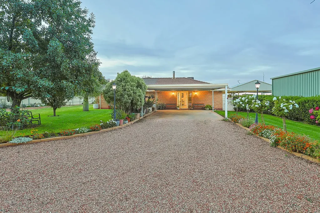 Red Cliffs 4房  A Rare Rural Offering