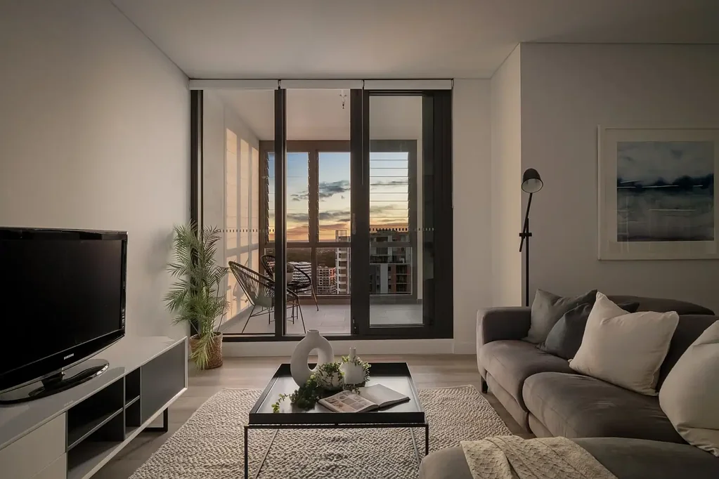 Wolli Creek 2غرفة نوم SPACIOUS 2 BEDROOM + STUDY APARTMENT IN THE HEART OF WOLLI CREEK