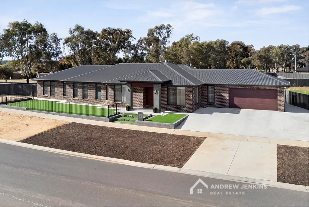 Cobram 4 Bedroom Luxurious Near-New Family Home Close to Town - A Must-See!