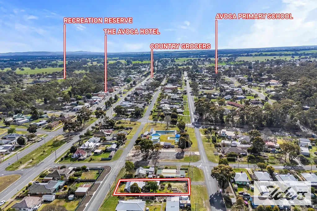 Avoca 2 Bedroom Charming Weatherboard Cottage with Modern Comforts & Rear Access