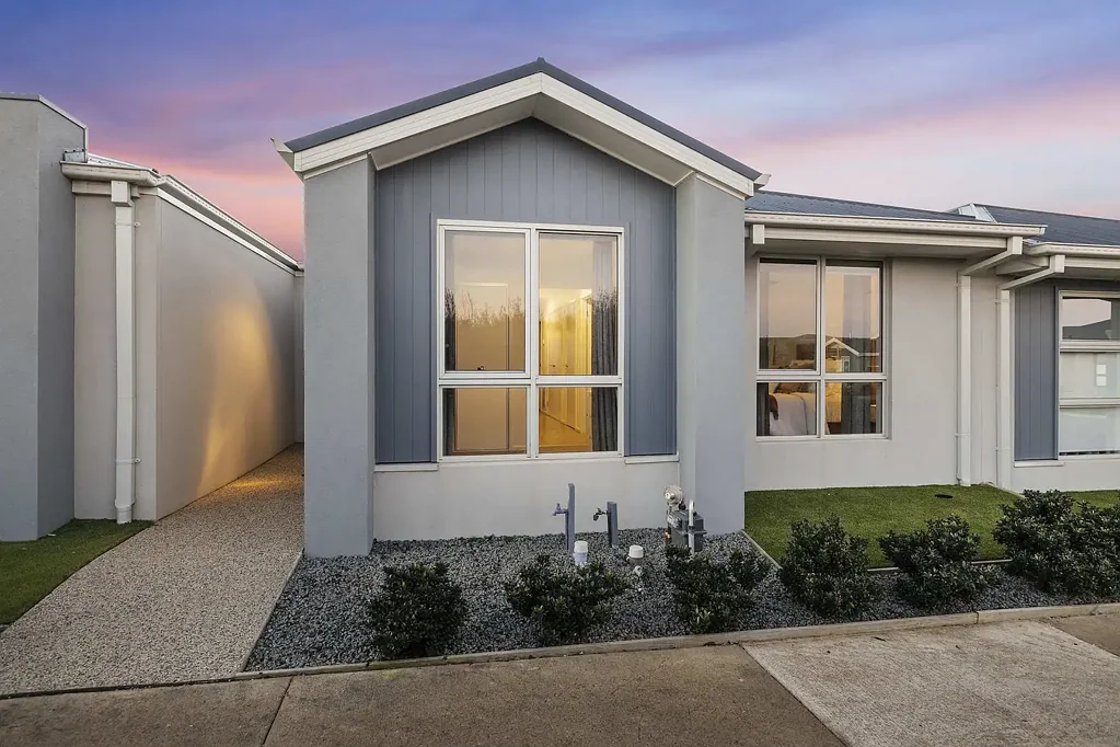 Stylish park front living