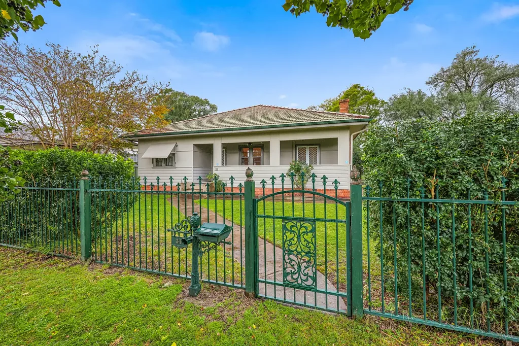 Muswellbrook 4कमरा Charming Cottage with Shed in North Muswellbrook!
