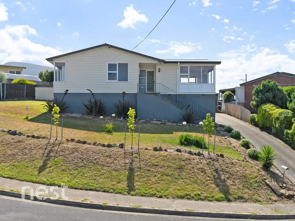 Stunning Family Home in Claremont!