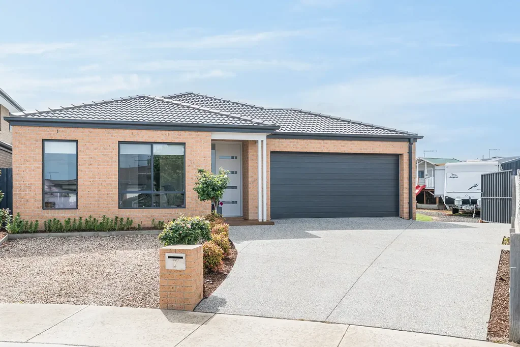 Bannockburn 4ਬੈੱਡਰੂਮ Family Home on a highly sort after and Huge 1195m2 block  in the Heart of Bannockburn