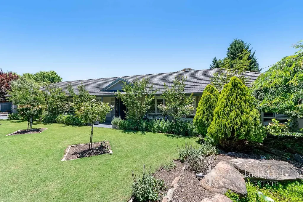 Spacious 5-Bedroom Family Home in Mt Barker | Available 21/7/25