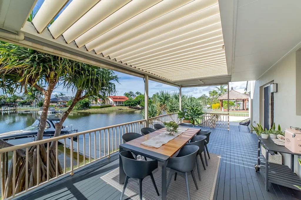 Carrara 6chambre Owner must sell - present all offers!