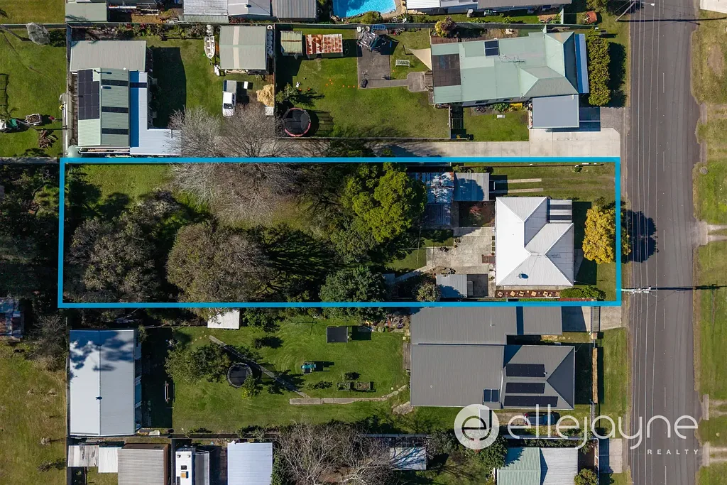 Dora Creek 4ਬੈੱਡਰੂਮ RENT, RENOVATE OR ADD A DWELLING (STCA) ON LEVEL 1565M2 BLOCK – DORA CREEK