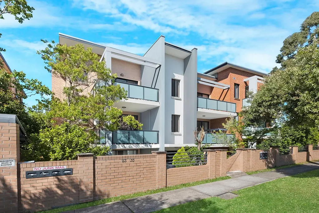 BRIGHT & SPACIOUS | PREMIUM LOCATION!