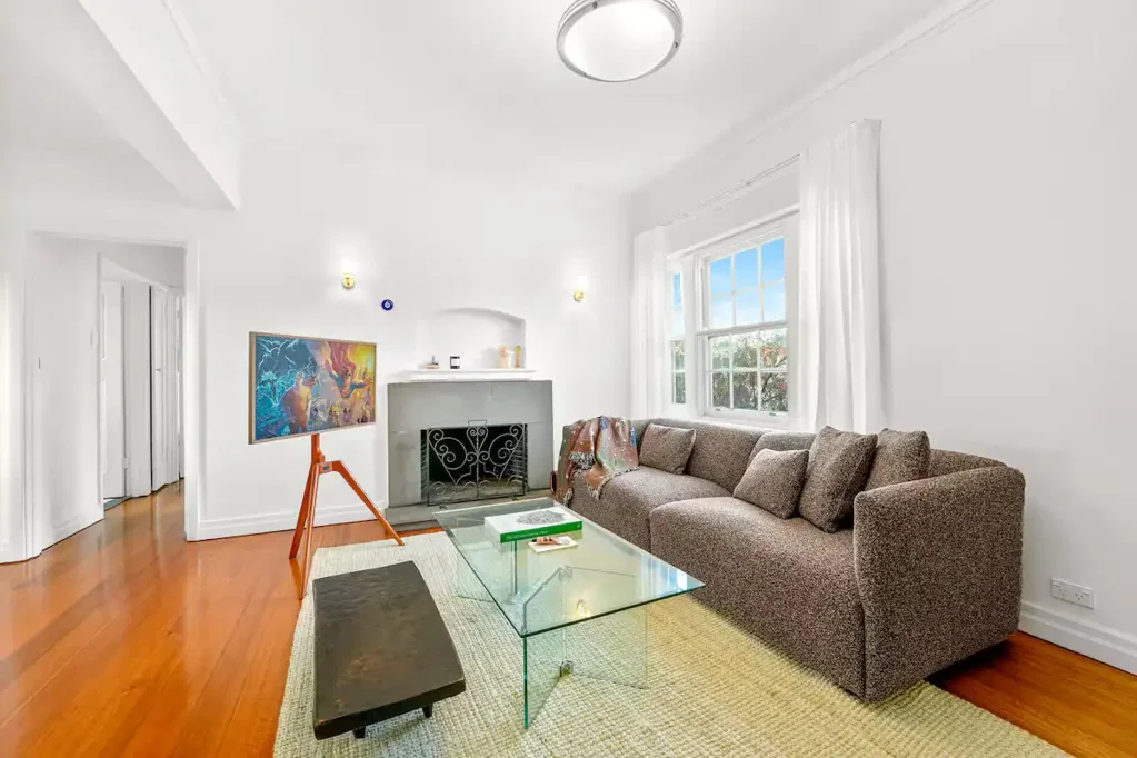 Fully Furnished Boutique Inner-City Living in East Melbourne