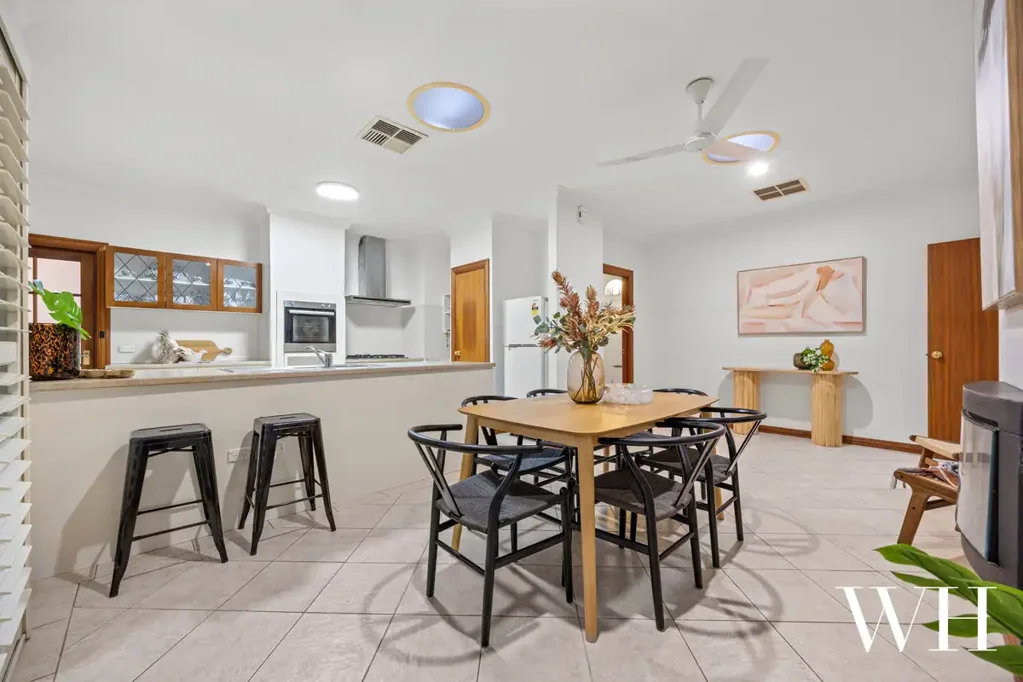Bicton 3 Bedroom Riverside Haven: Elevated, Peaceful & Private