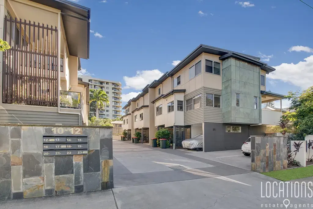 Centrally Located 3-Bedroom Townhouse – Fully furnished