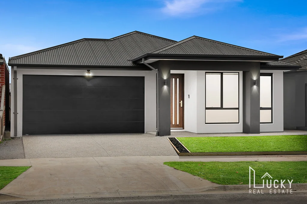 Beveridge 4ਬੈੱਡਰੂਮ *Luxurious Dual Master Retreat in Oranya Estate - 7 Mannagum Dr, Beveridge VIC 3753*