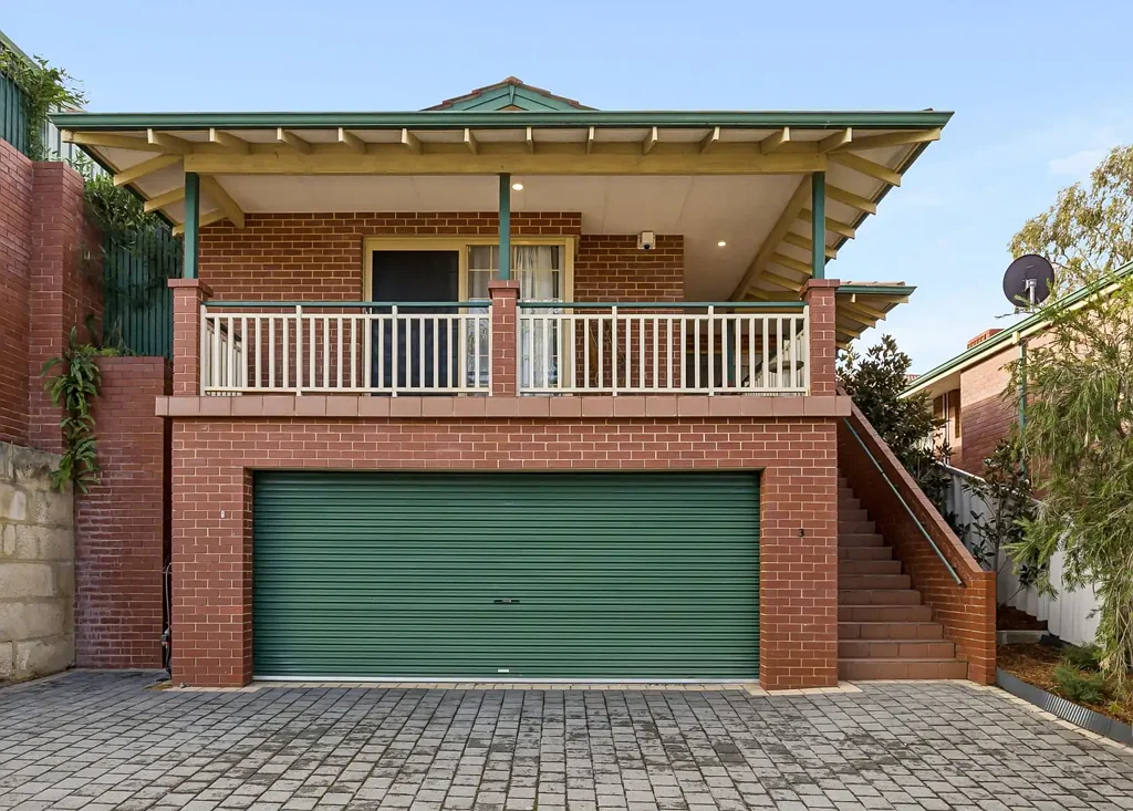 Bayswater 3ห้องนอน Generous Living with a Massive Undercroft Garage