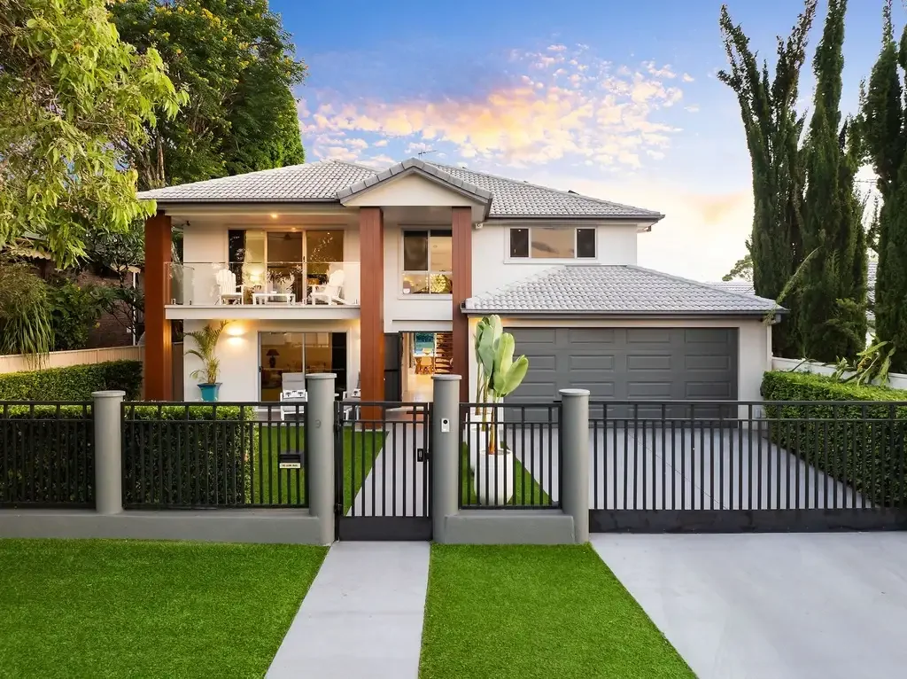 Broadbeach Waters 6房  Vast, Versatile and Stylish Waterfront Entertainer.