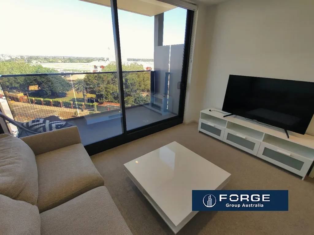 1 Bedroom with 1 Study Room and 1 Carpark, Fully Furnished Apartment. Balcony With Racecourse View.