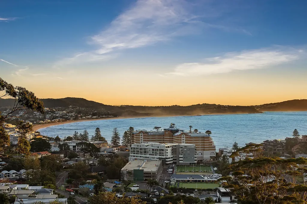 North Avoca 5 Slaapkamer Modern dual occupancy with sweeping ocean views