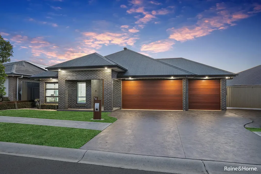14 Challenger Street, Gregory Hills, NSW 2557