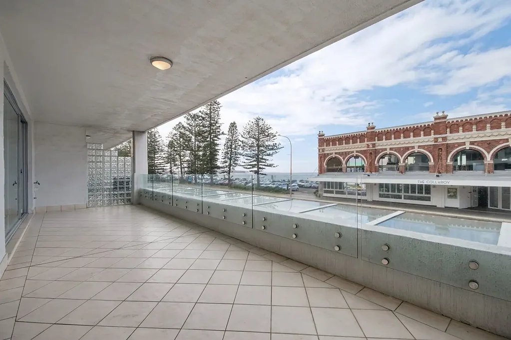 Modern Coastal Living with Unbeatable Convenience