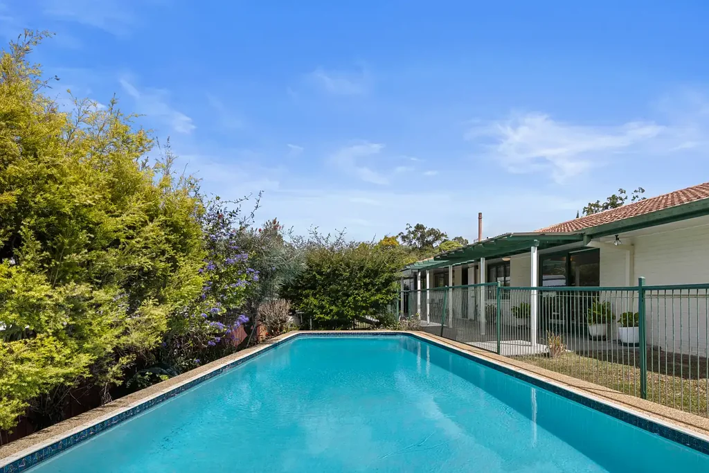 Aspley 4Kwarto First Time Offered in Over 50 Years - 825m² of Opportunity