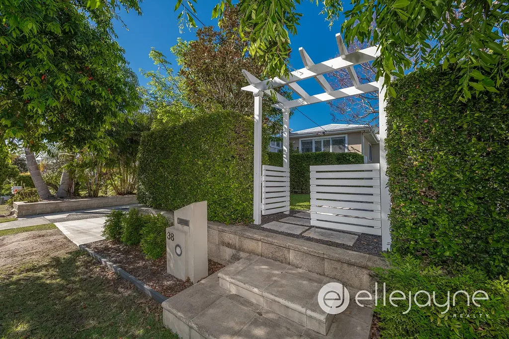 Bonnells Bay 3房  809sqm Block with Renovated Home & Separate Studio