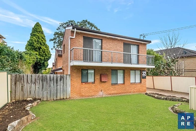 Wiley Park 2 Slaapkamer Full-Brick Townhouse in Most Convenient Location