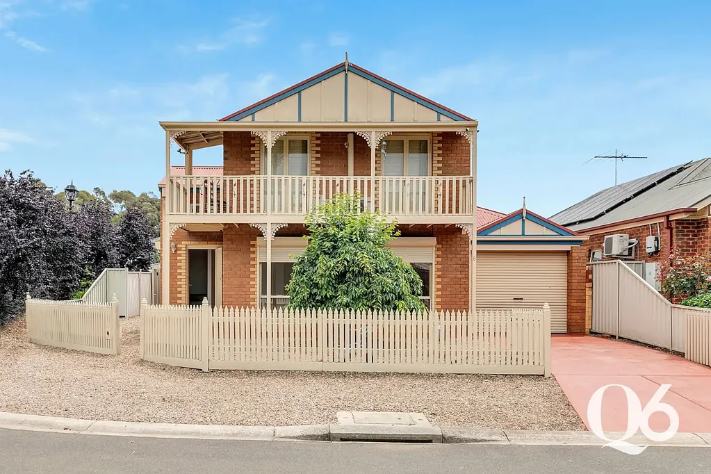 8 Spring Circuit, Caroline Springs, VIC 3023